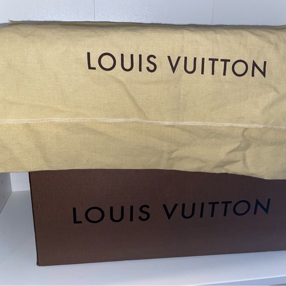 Louis Vuitton Soufflot Black Epi Leather bag- EUC- one owner - Picture 4 of 5